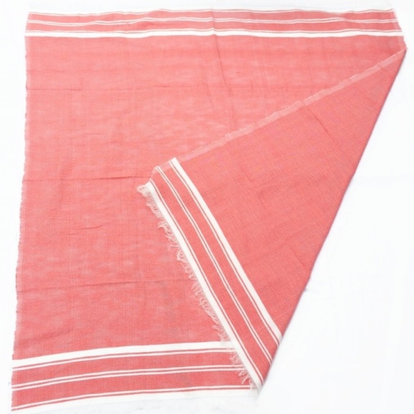 Pink Lightweight Woven Blanket or Summer Wrap - Picture 3 of 7